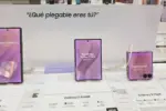 Retail display showing Galaxy Z Fold8 Ultra and other foldables with the Spanish slogan “¿Qué plegable eres tú?” at the top.