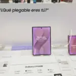 Retail display showing Galaxy Z Fold8 Ultra and other foldables with the Spanish slogan “¿Qué plegable eres tú?” at the top.